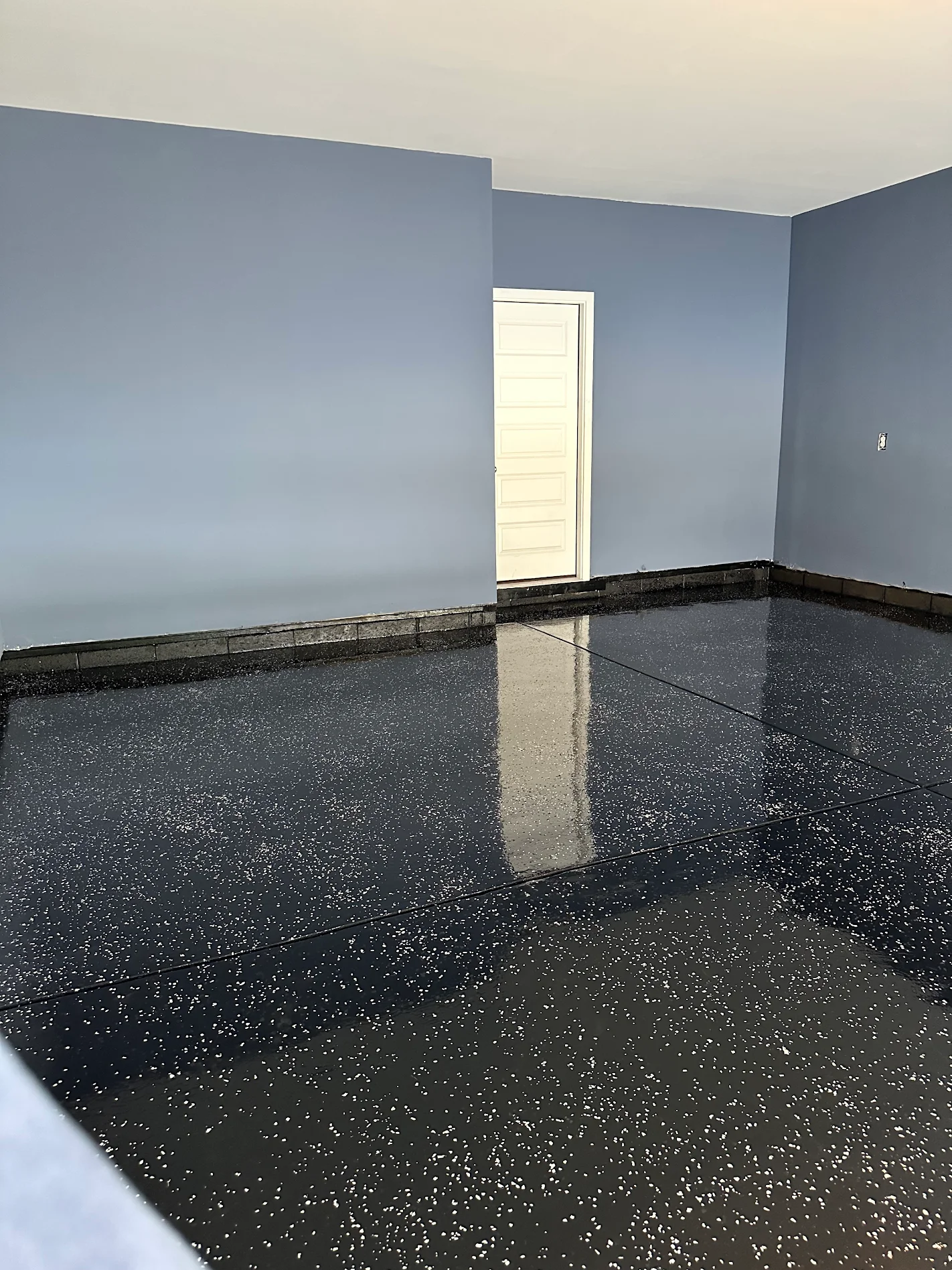 Showroom quality epoxy garage floor Carmel Indiana — Homerix Inc